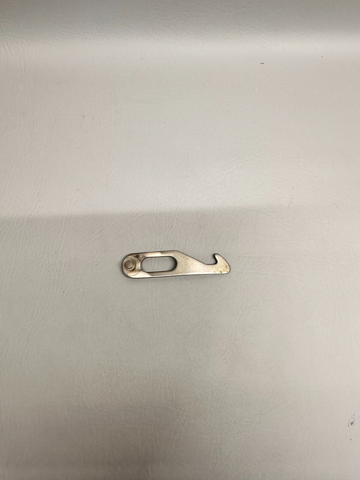 68176-000 Piper Hook Bracket Assy