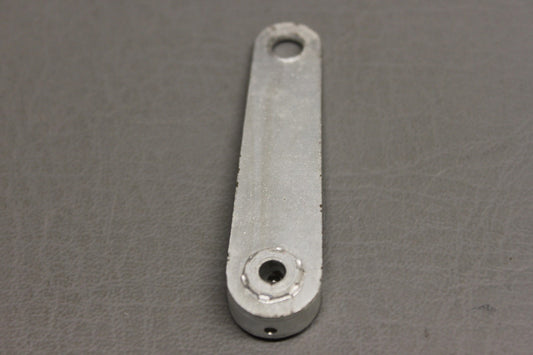 1652013-21 Cessna Arm Assy