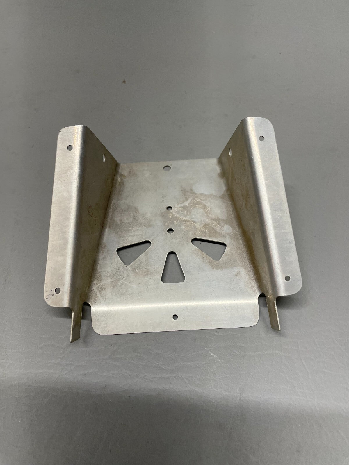 Piper Cabin Hot Air Outlet Bracket P/N 22336-000