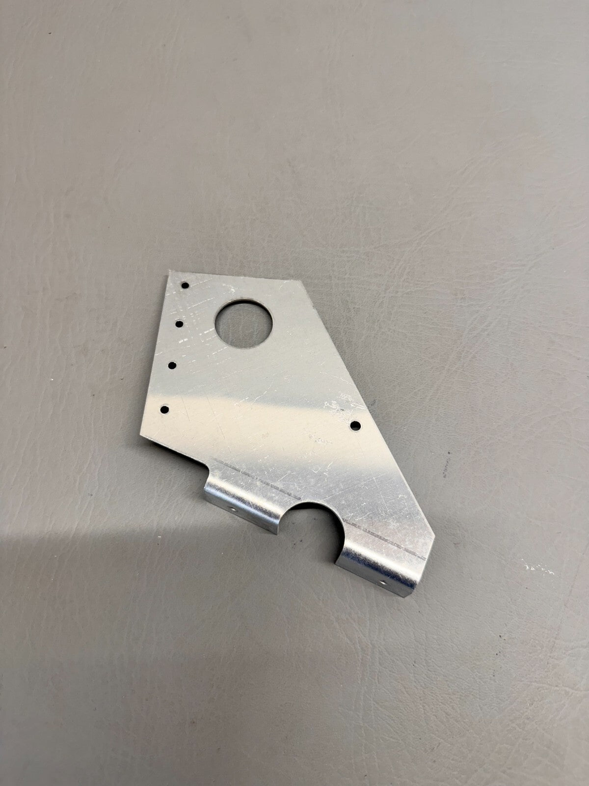 68676-000 Piper Bracket
