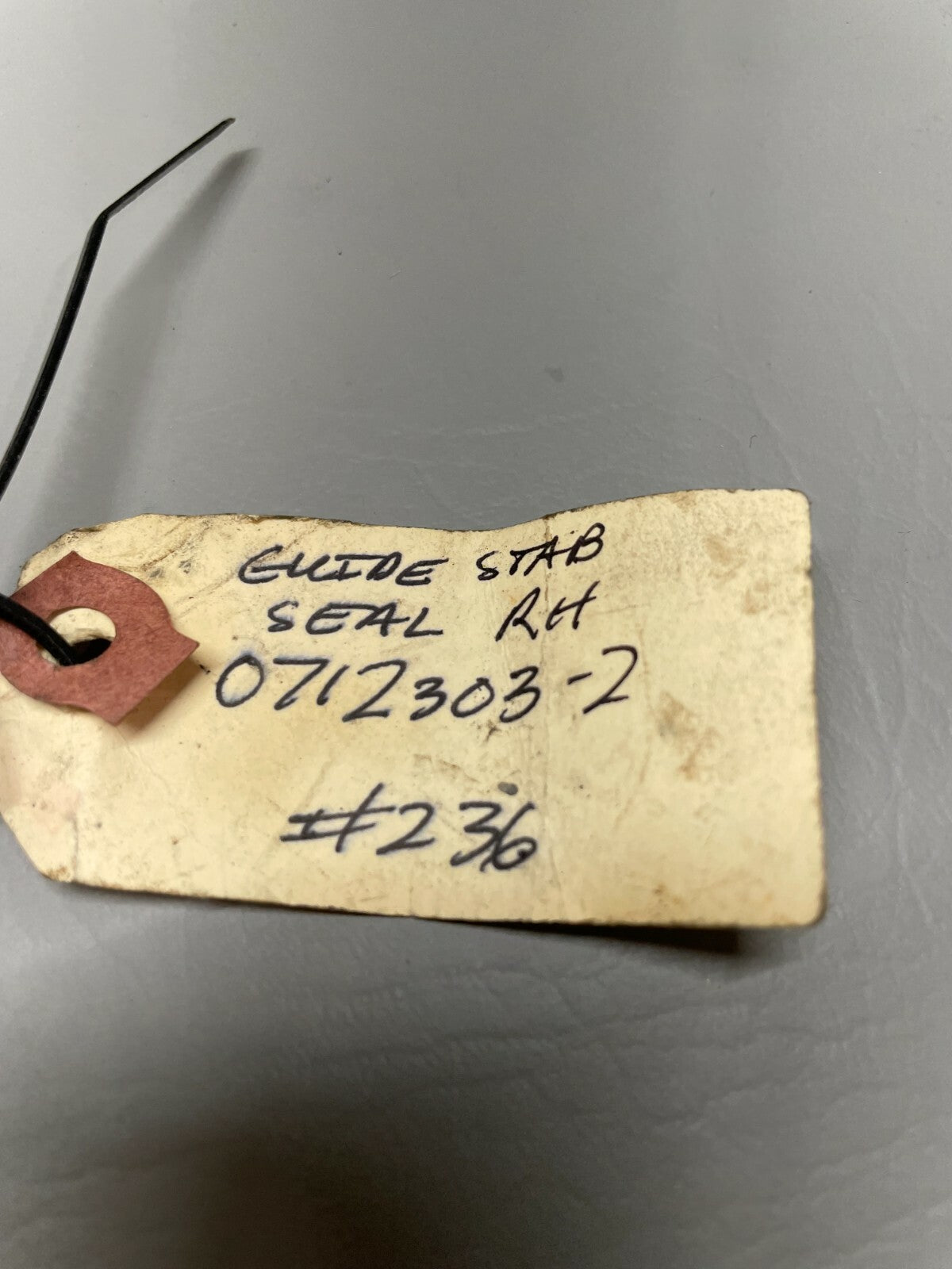 Cessna 182/185 RH Stab Seal Guide P/N 0712303-2