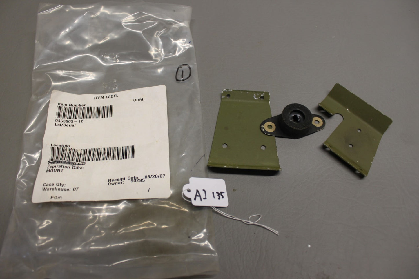 0453003-12 Cessna Cowl Mount