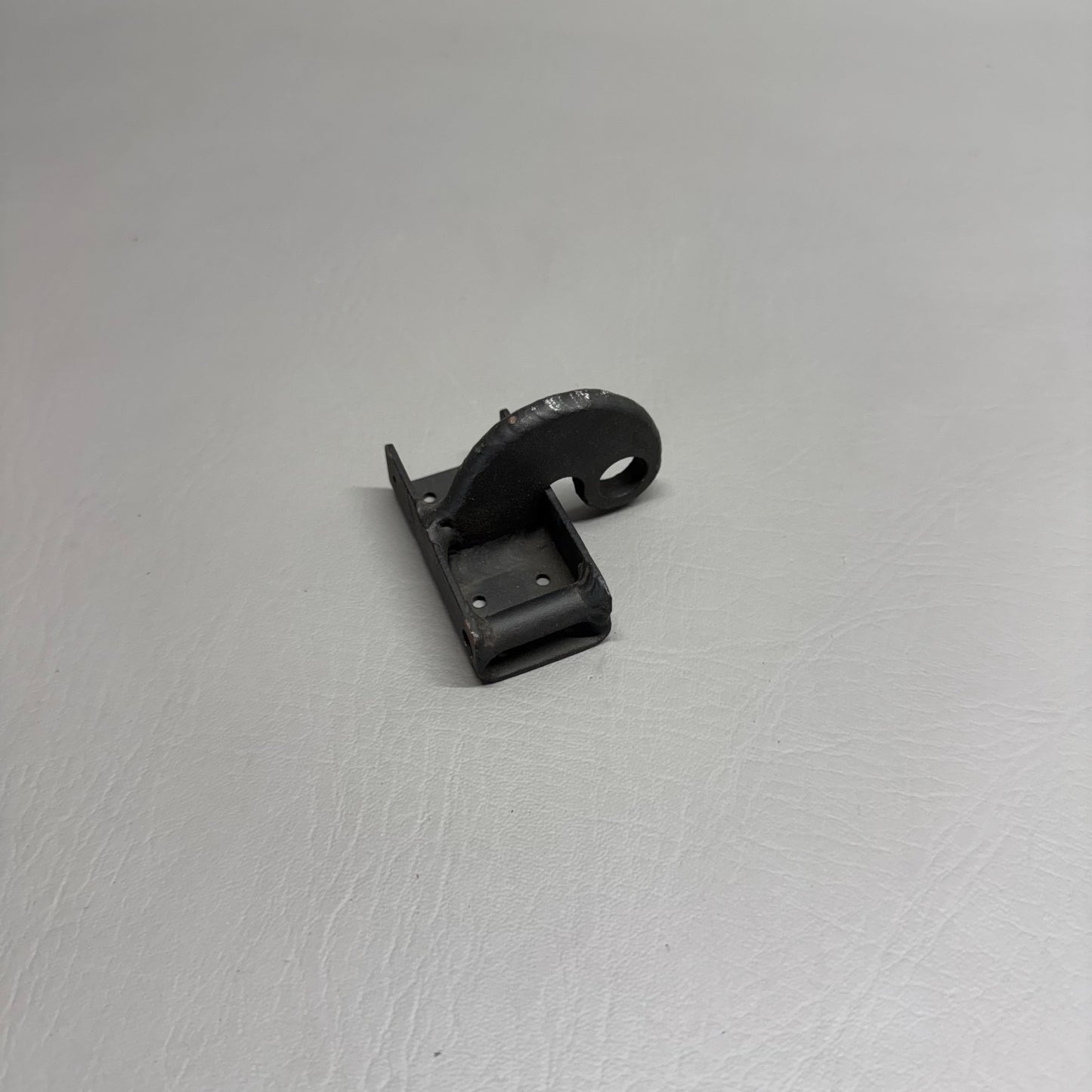 62415-000 Piper Upper Door Hinge Bracket Assy