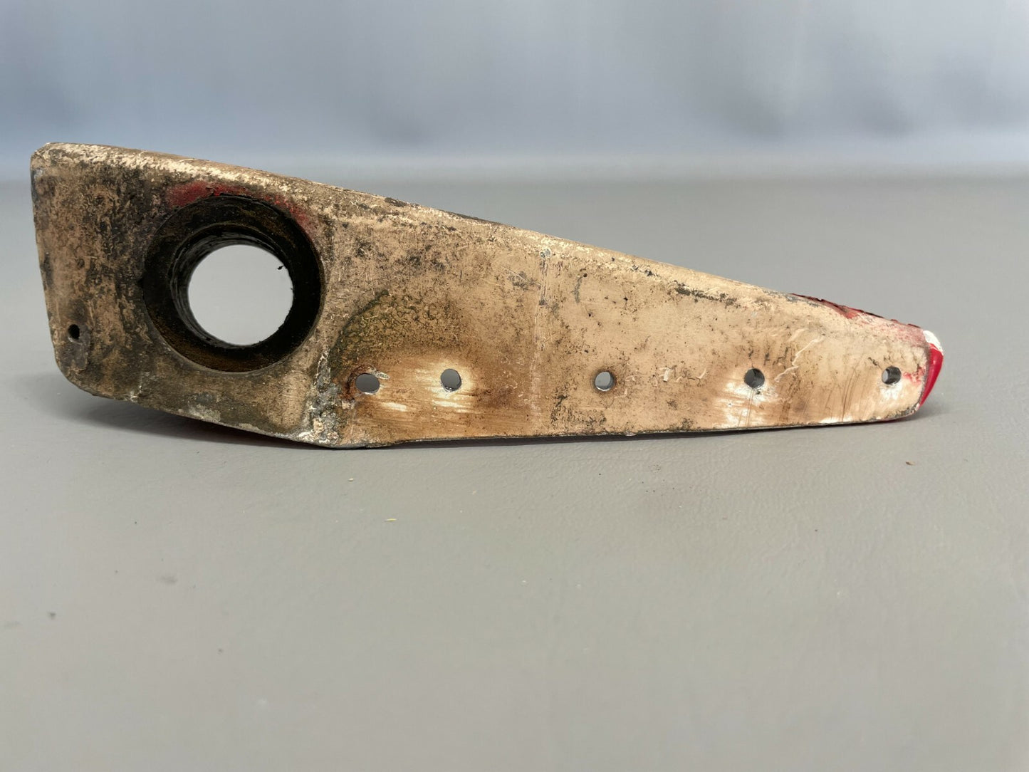 Cessna 180/185 SkyWagon Left Tailspring Mounting Casting P/N 0712305-3