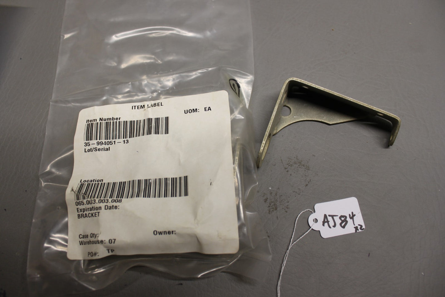 35-994051-13 Beechcraft Bracket