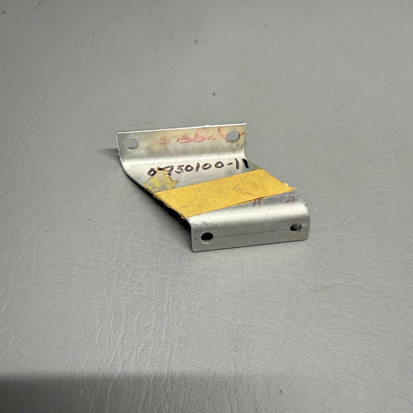 0750100-11 Cessna Bracket