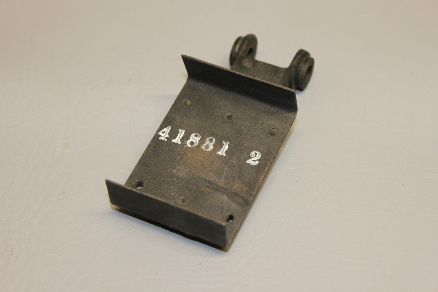 41881-002 Piper Hinge Assy
