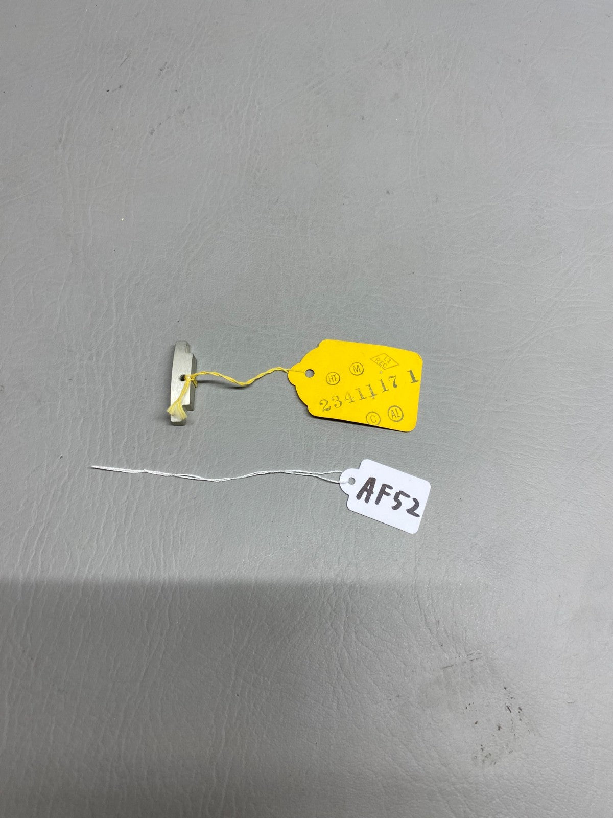 2341117-1 Cessna Clip