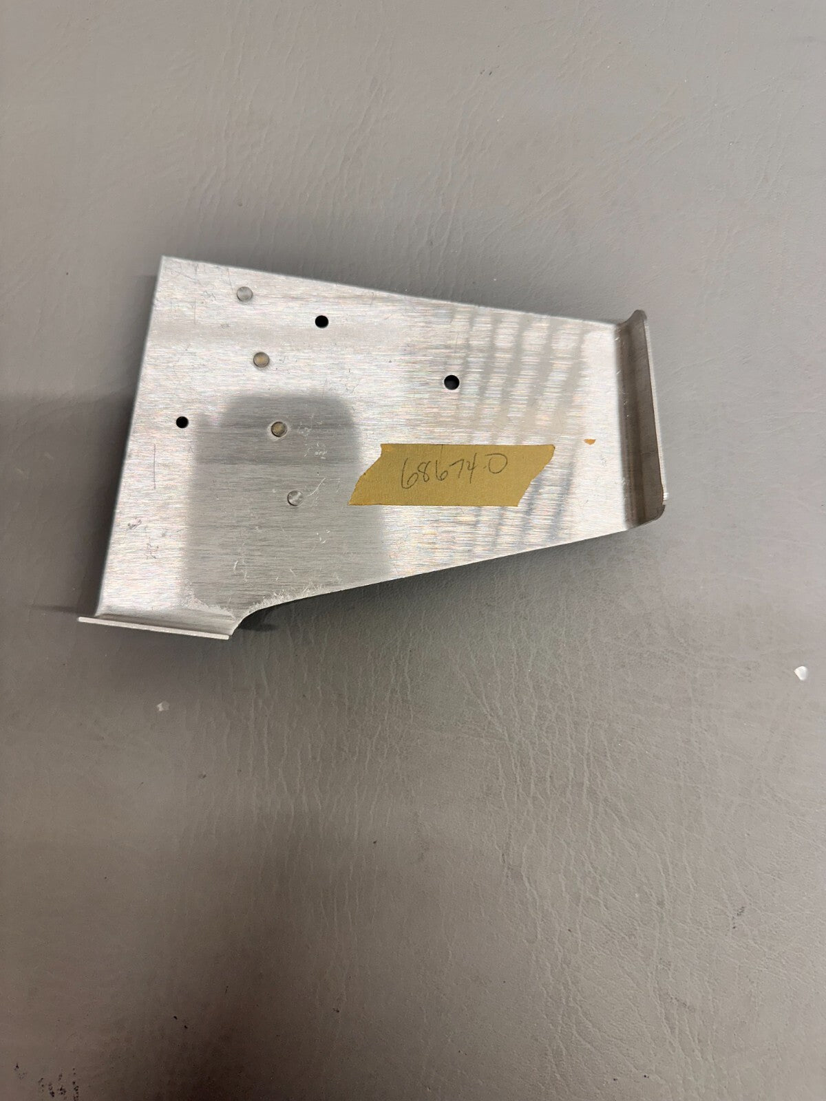 68674-000 Piper Bracket Assy