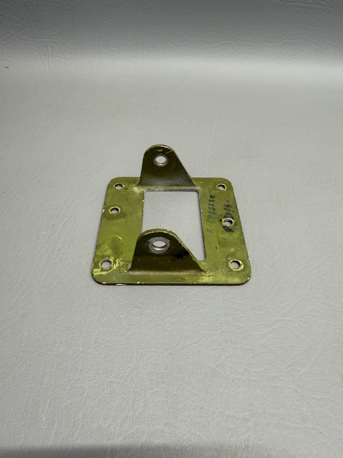 5115549-5 Cessna Aileron Bracket