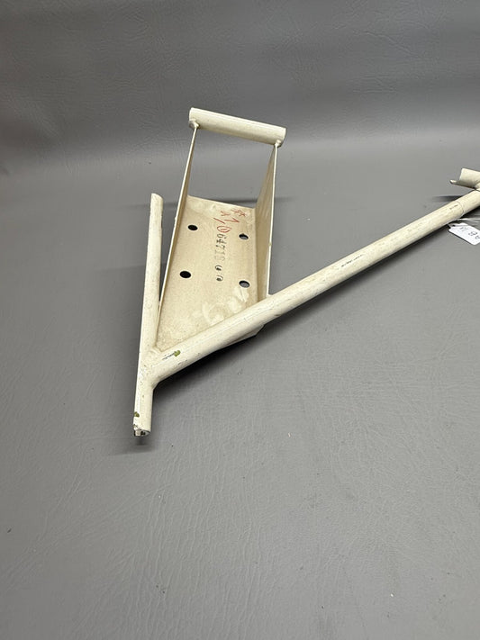 64713-000 Piper Bracket