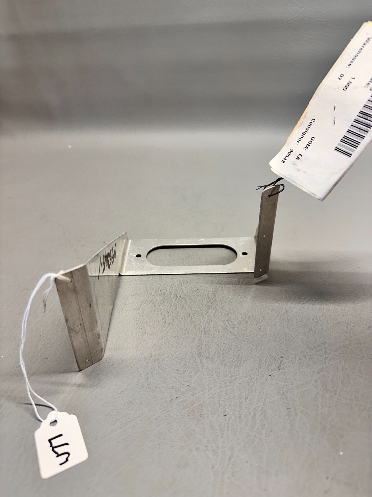 0553018-1 Cessna 172 Ground Power Plug Mount Bracket Assy
