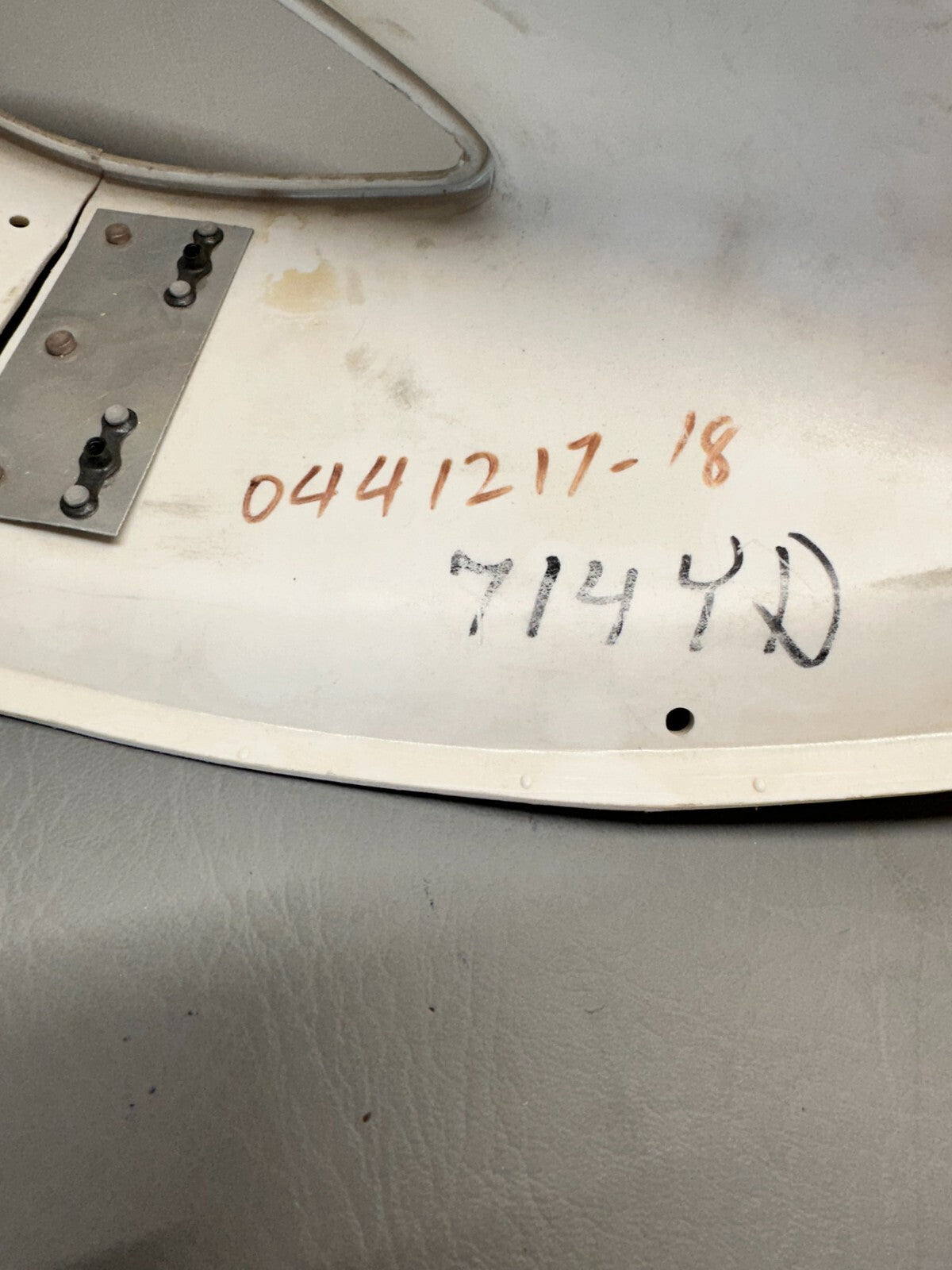 0441217-18 Cessna Landing Gear Fairing (NEW)