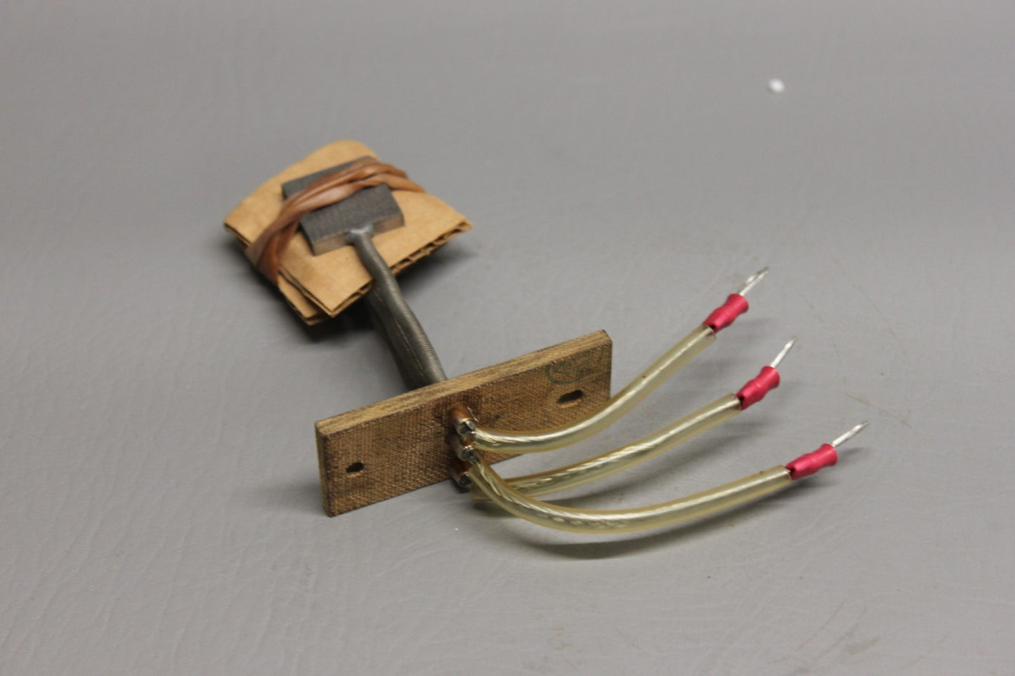 751-436 BRUSH RETAINER B.F.G.