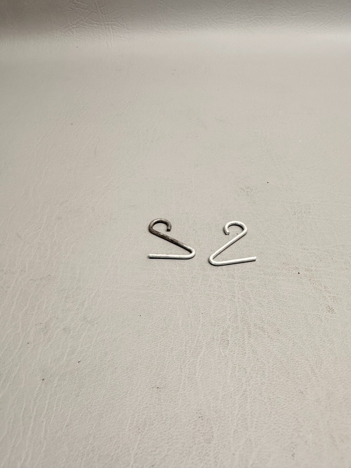 0411686 Cessna Clips (Set of 2)