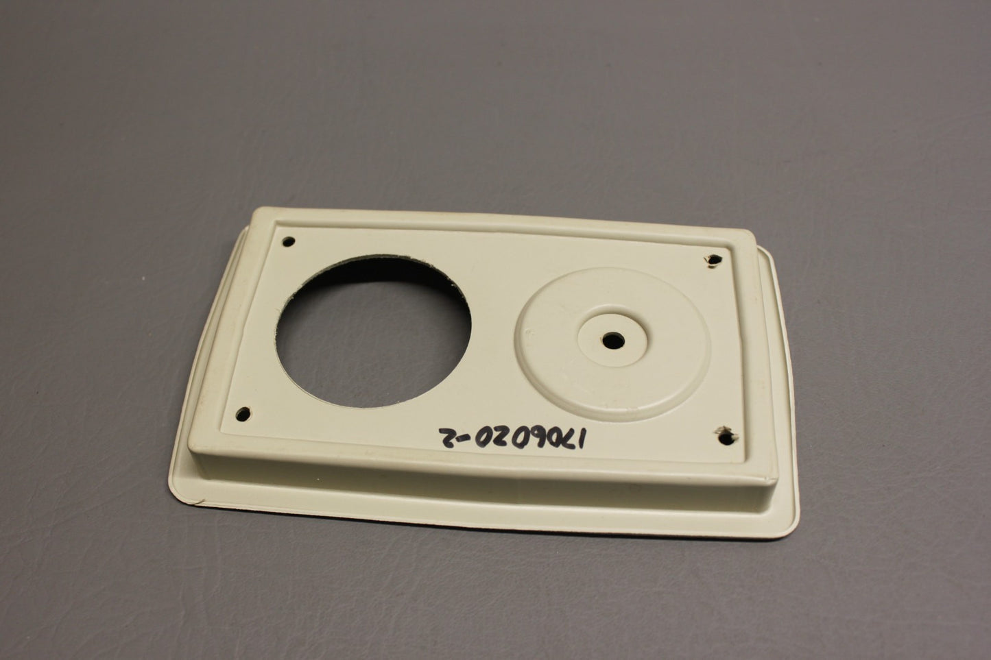 1706020-2 Cessna Cover Rear Cabin Air Outlet