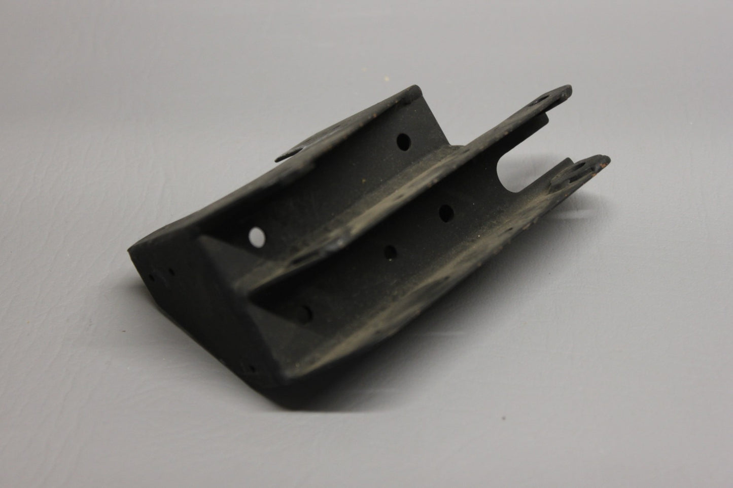31003-000 Piper Hinge Assy