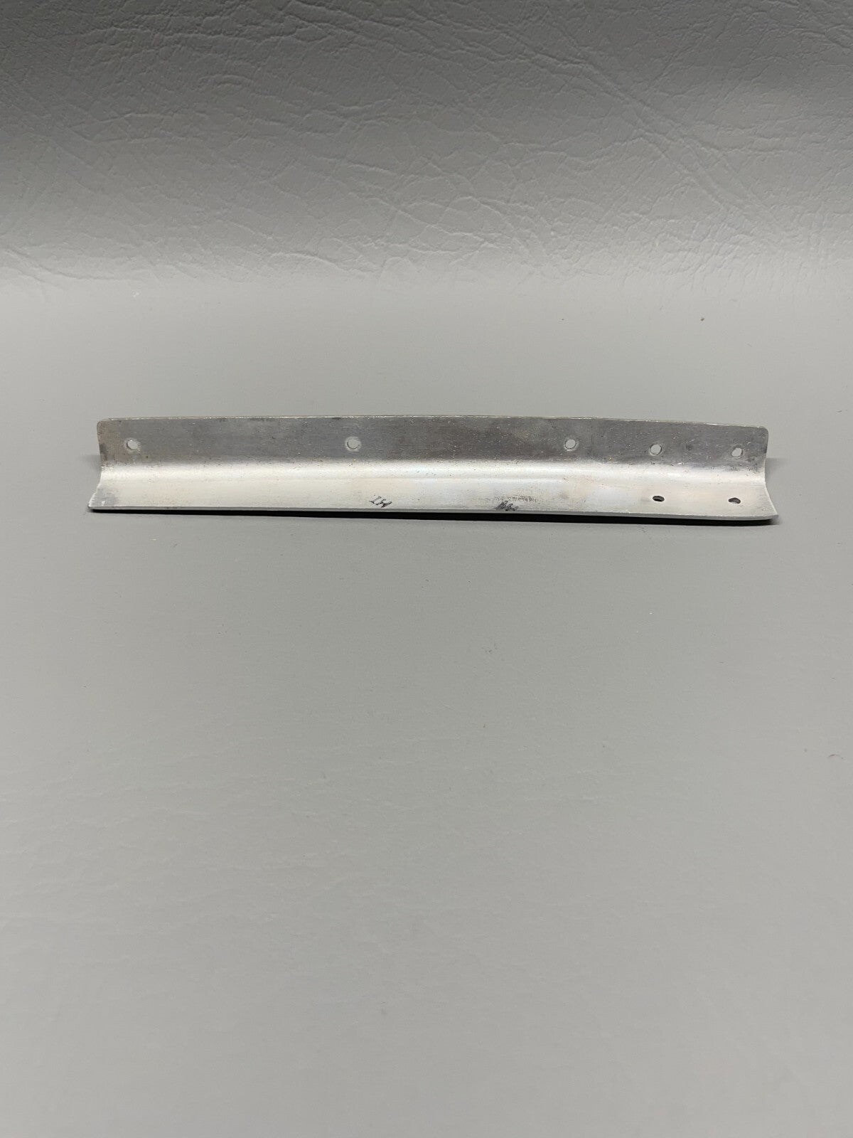 Cessna 180/182/185 Angle P/N 0752000-137 (NEW)