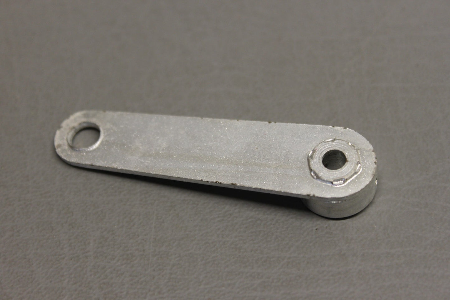1652013-21 Cessna Arm Assy
