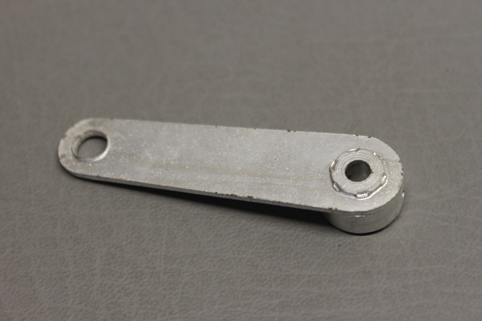 1652013-21 Cessna Arm Assy