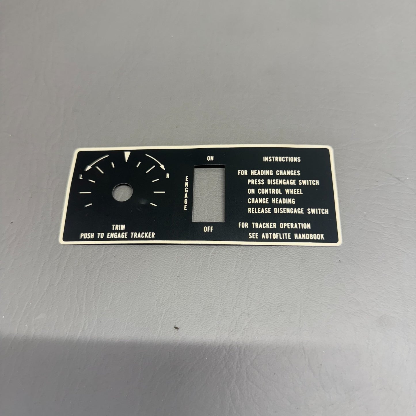 66800-000 Piper Placard
