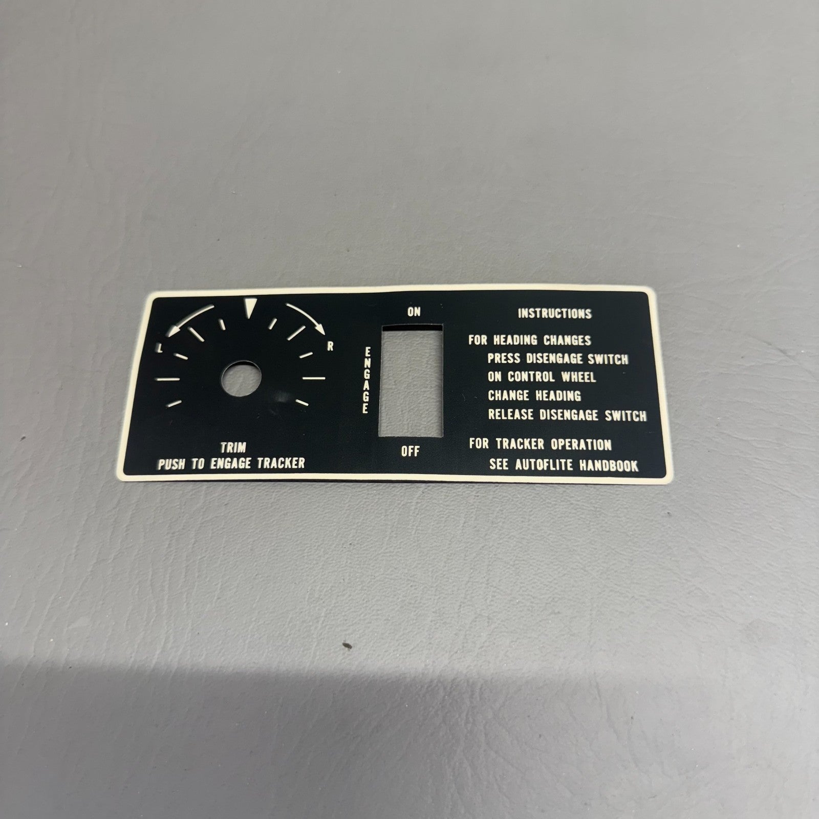 66800-000 Piper Placard