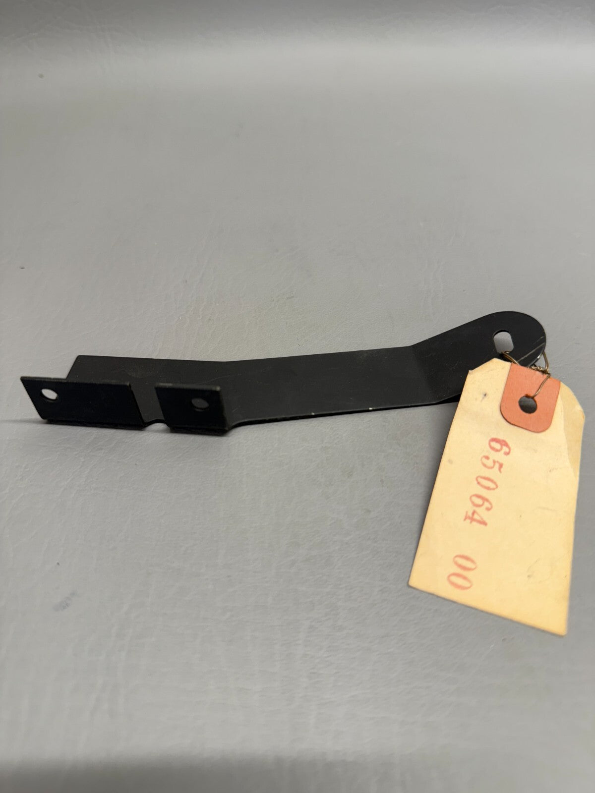 65064-000 Piper Brace