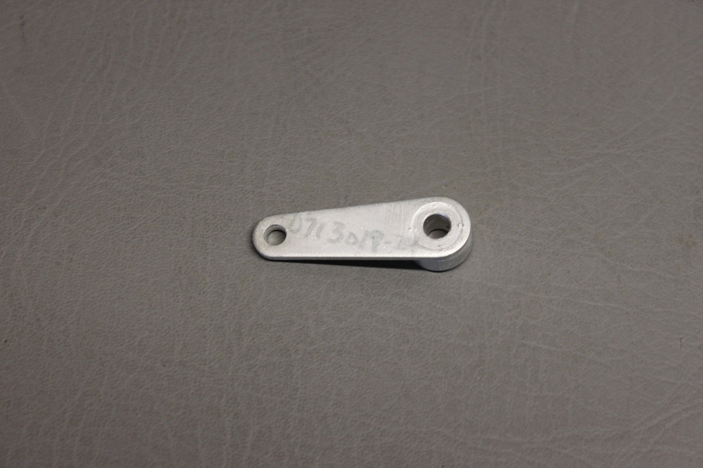 0713019-24 Cessna Arm Assy