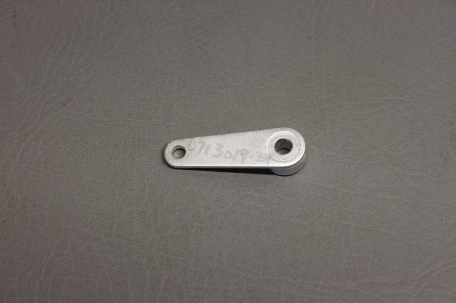 0713019-24 Cessna Arm Assy
