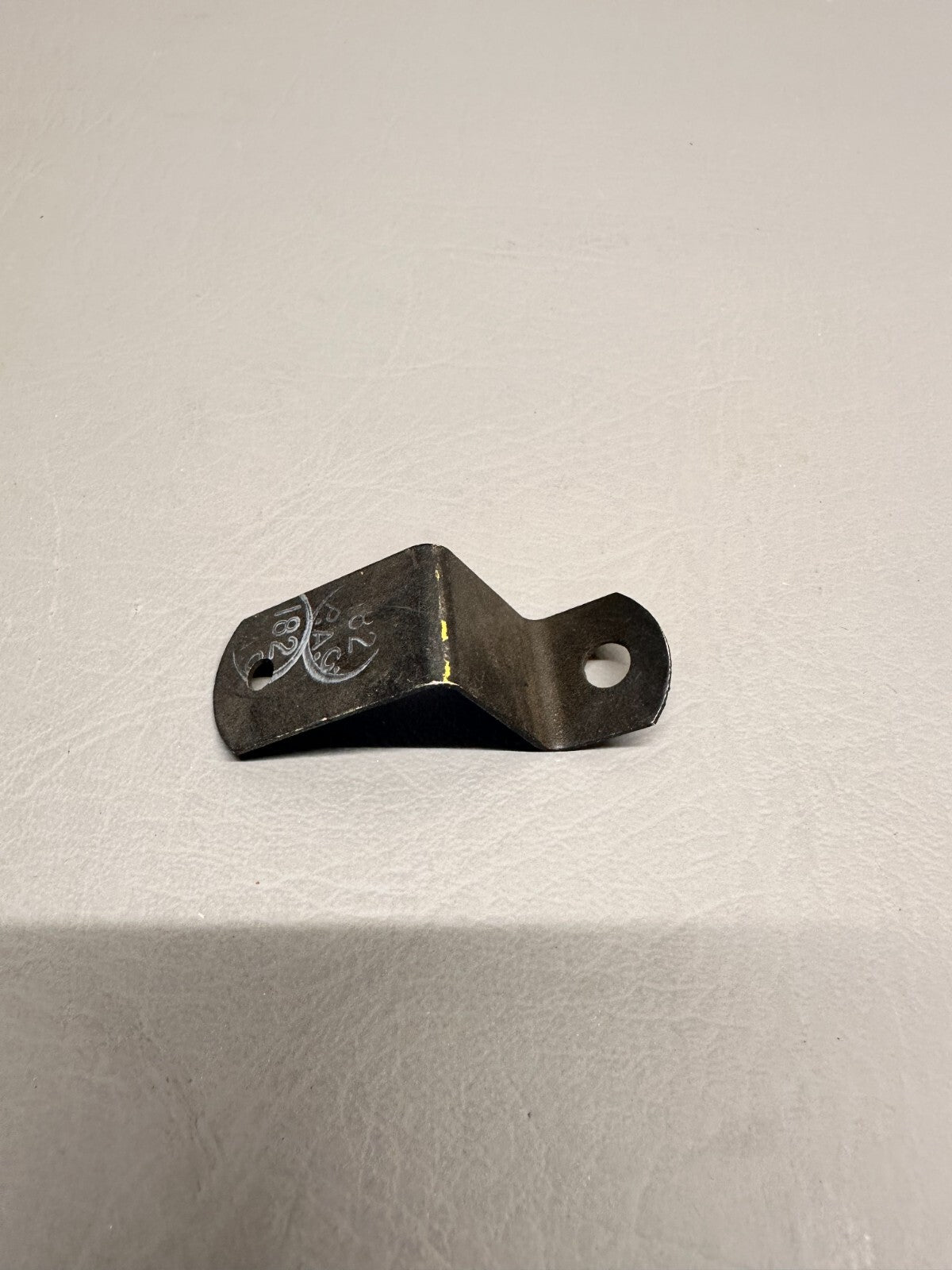 16950-000 Piper Bracket