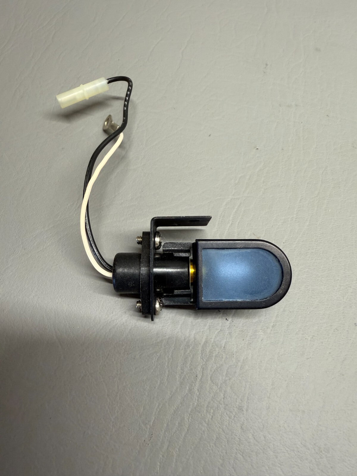Whelen Overhead Panel Light Assy for Piper Aircraft P/N 572-581