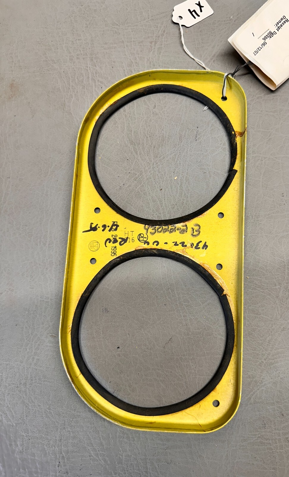 43022-000 Piper PA34-200T Dual Landing Light Retainer