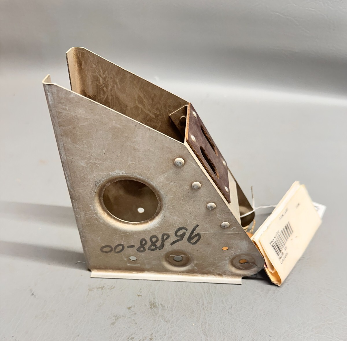 95888-000 Piper PA34 Pully Bracket Assy