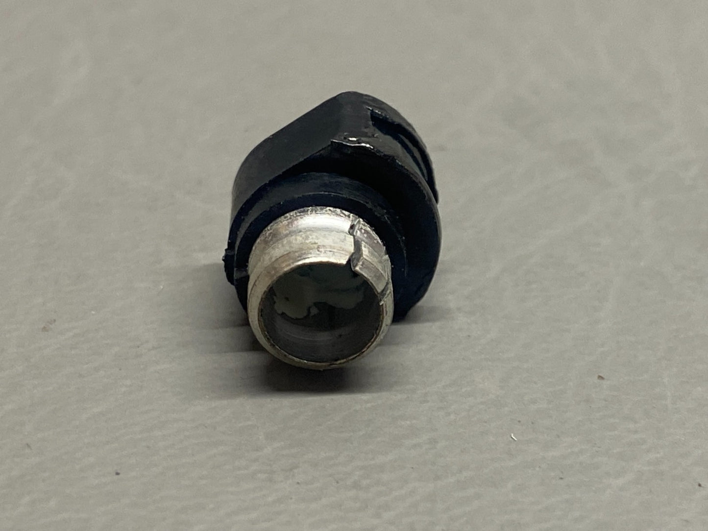757-877 Piper Post Light Cap