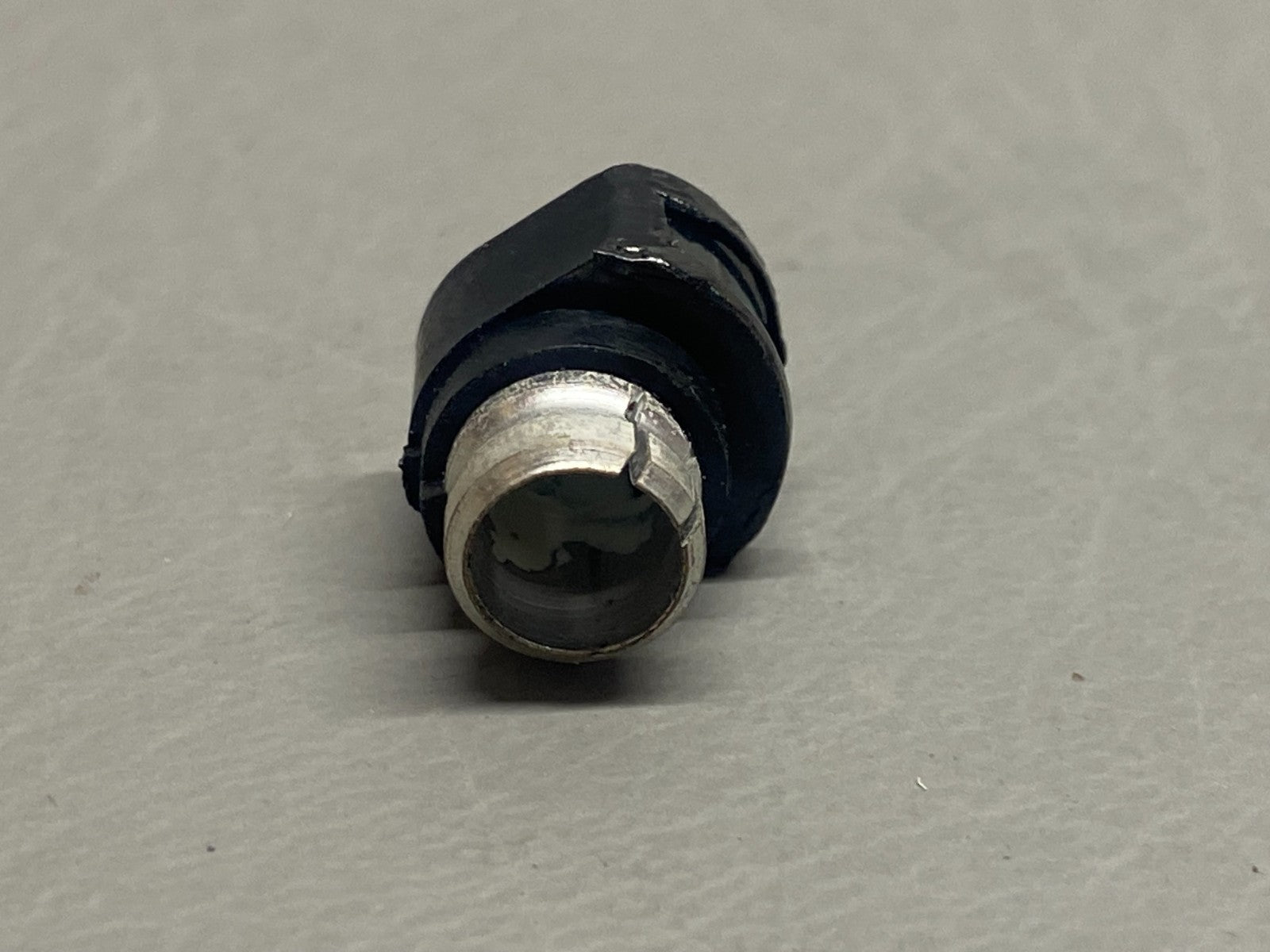 757-877 Piper Post Light Cap