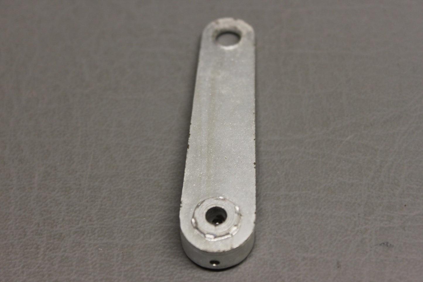 1652013-21 Cessna Arm Assy