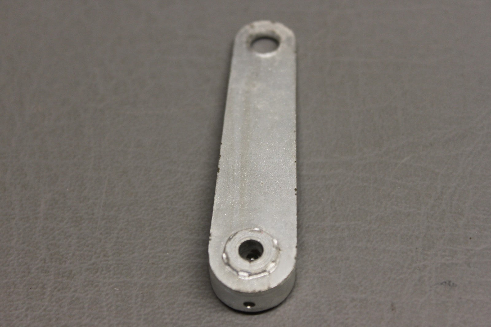 1652013-21 Cessna Arm Assy
