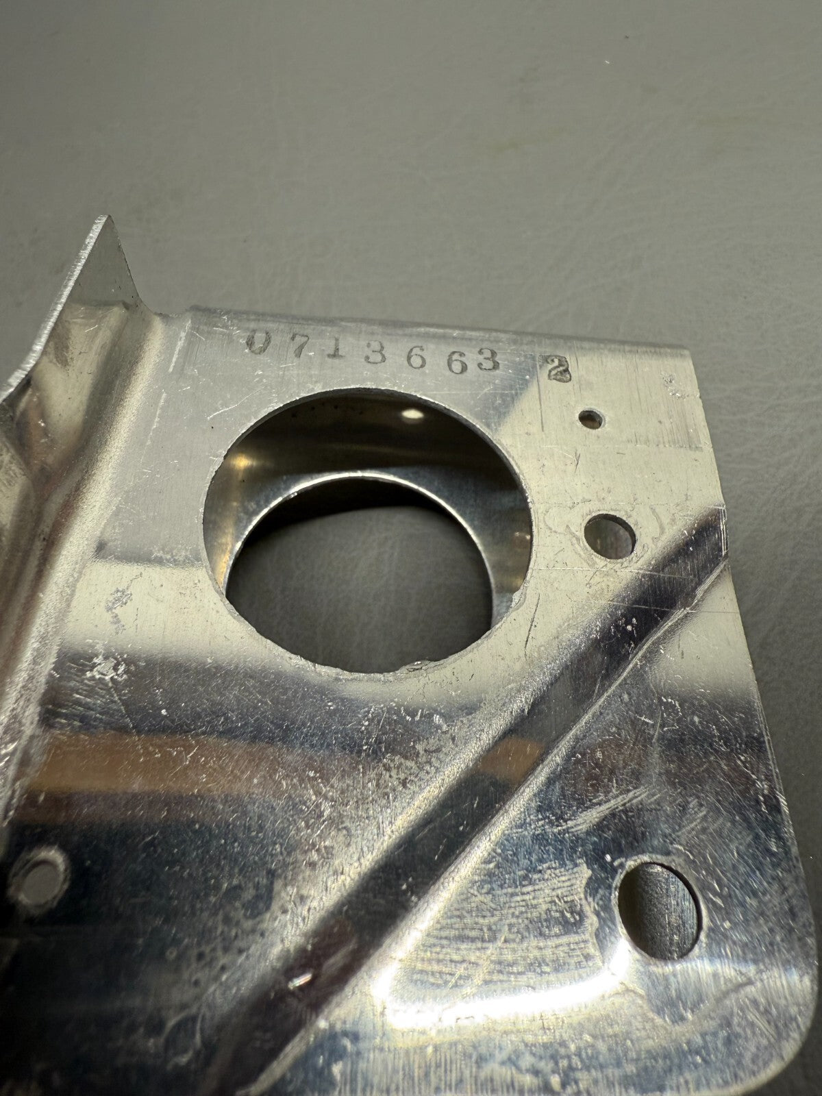 0713663-2 Cessna Elevator Bracket Pulley Left Hand Assy