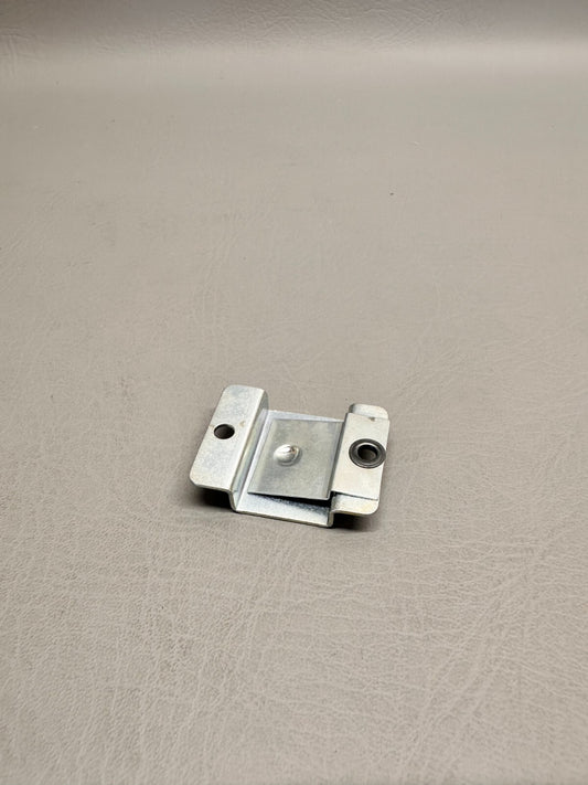 554-686 Piper Clip