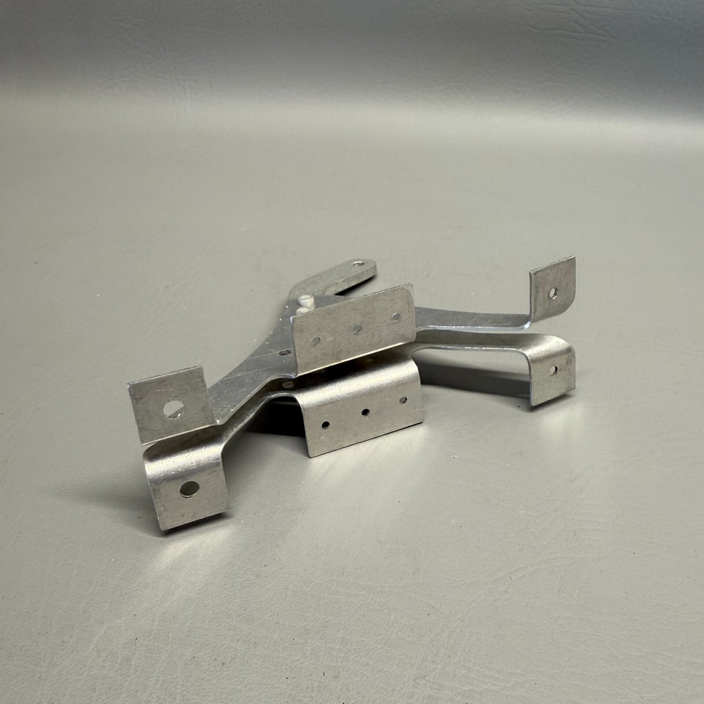 1217012-2 Cessna T210L Center Nose Gear Door Bracket Assy (NEW)