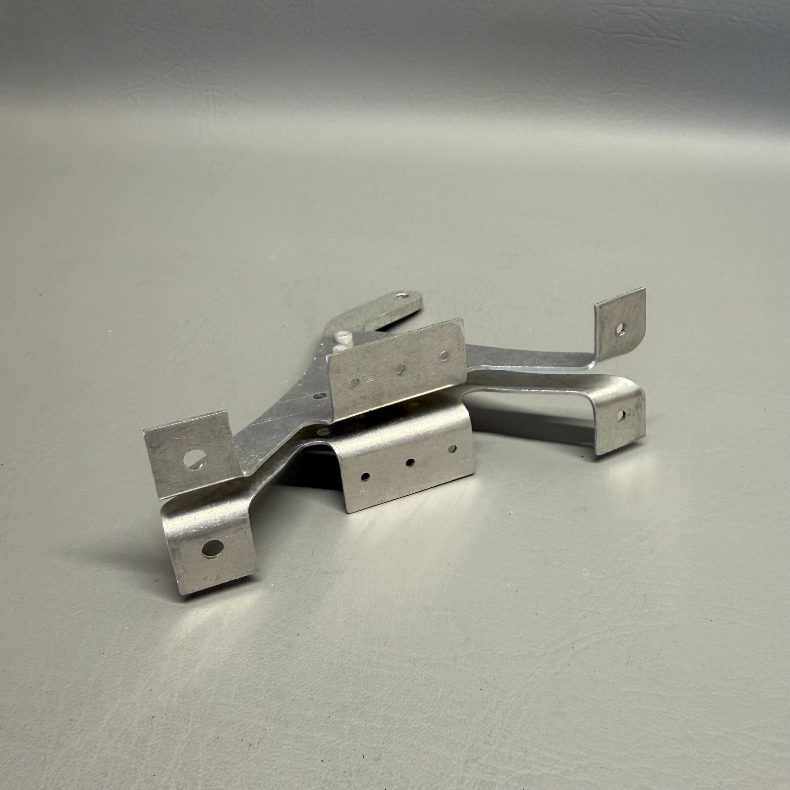 1217012-2 Cessna T210L Center Nose Gear Door Bracket Assy (NEW)