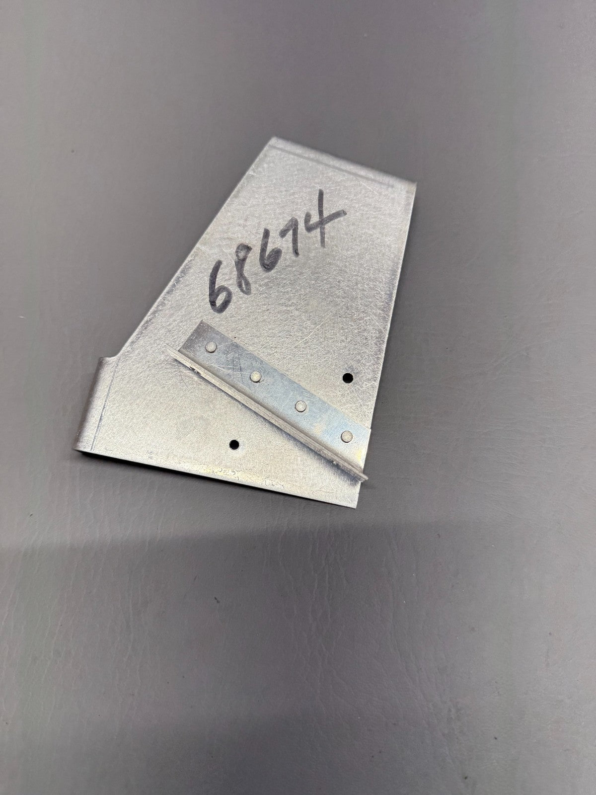 68674-000 Piper Bracket Assy