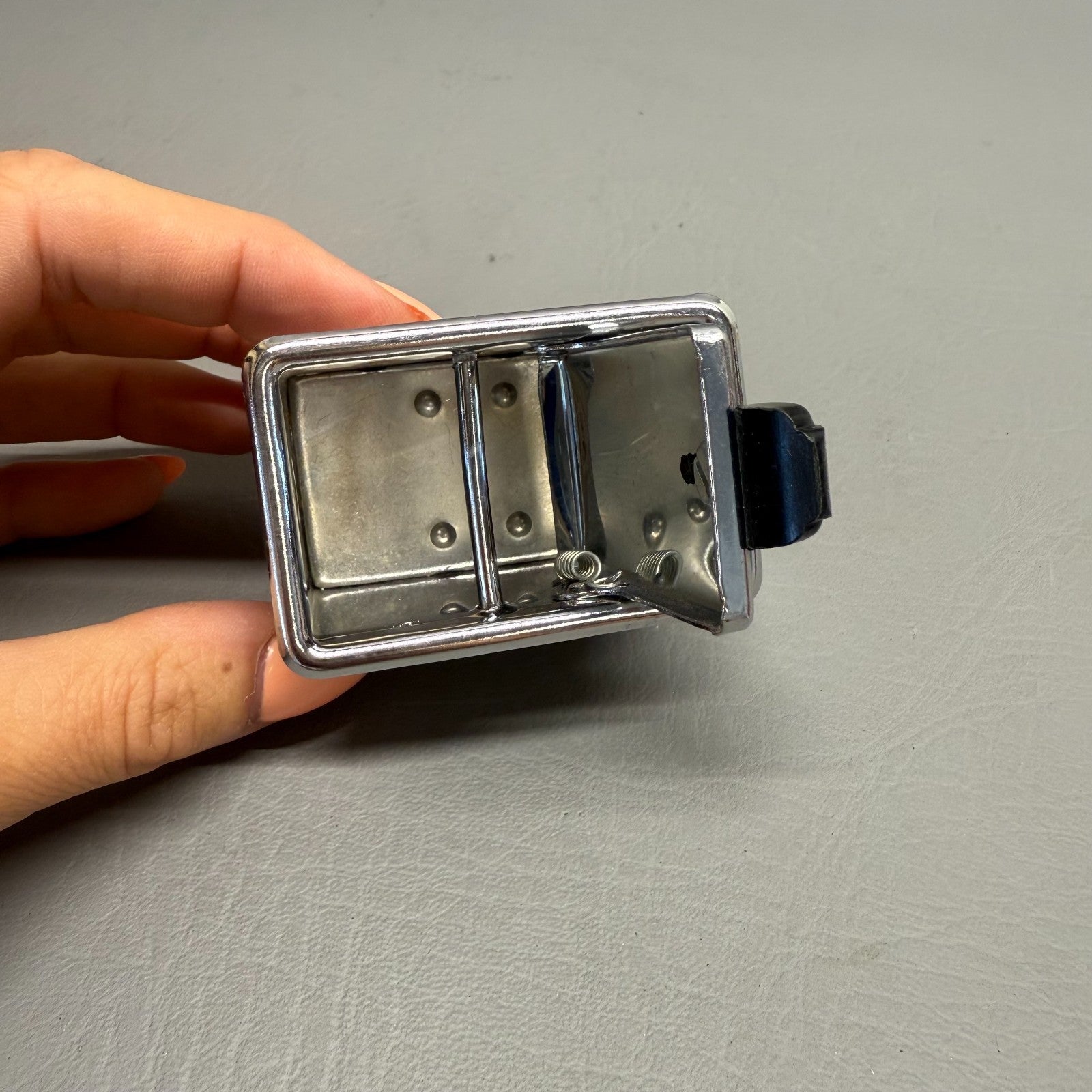 489-389 Piper Ashtray