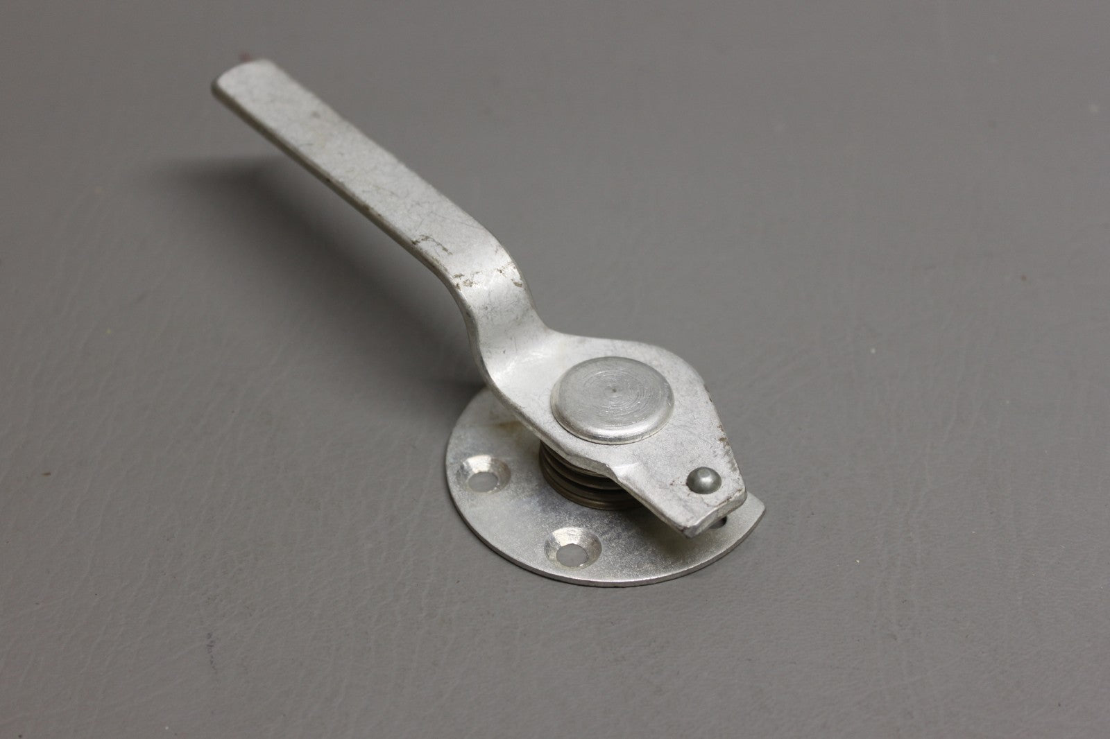 1613043-13 Cessna 188 Hopper Door Latch