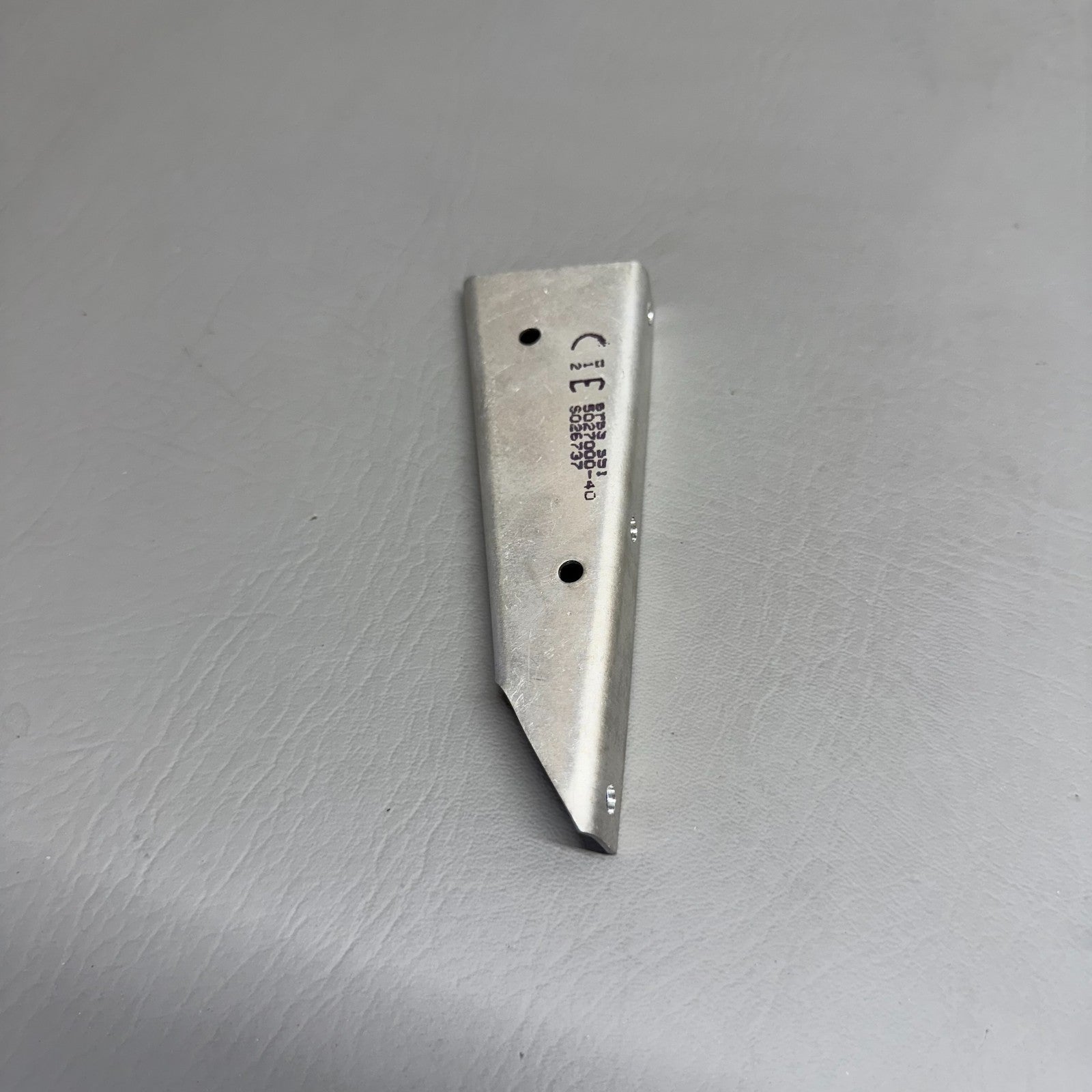 5027000-40 Cessna Main Gear Door Hinge Bracket RH
