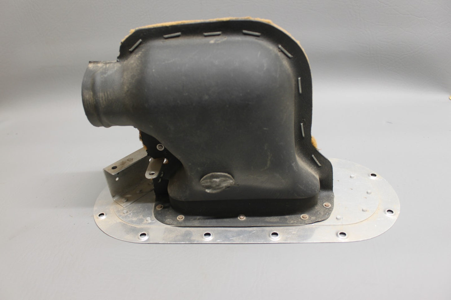1220133-2 Cessna 210N Air Inlet Assembly with Door RH (ALT 1220134-14)