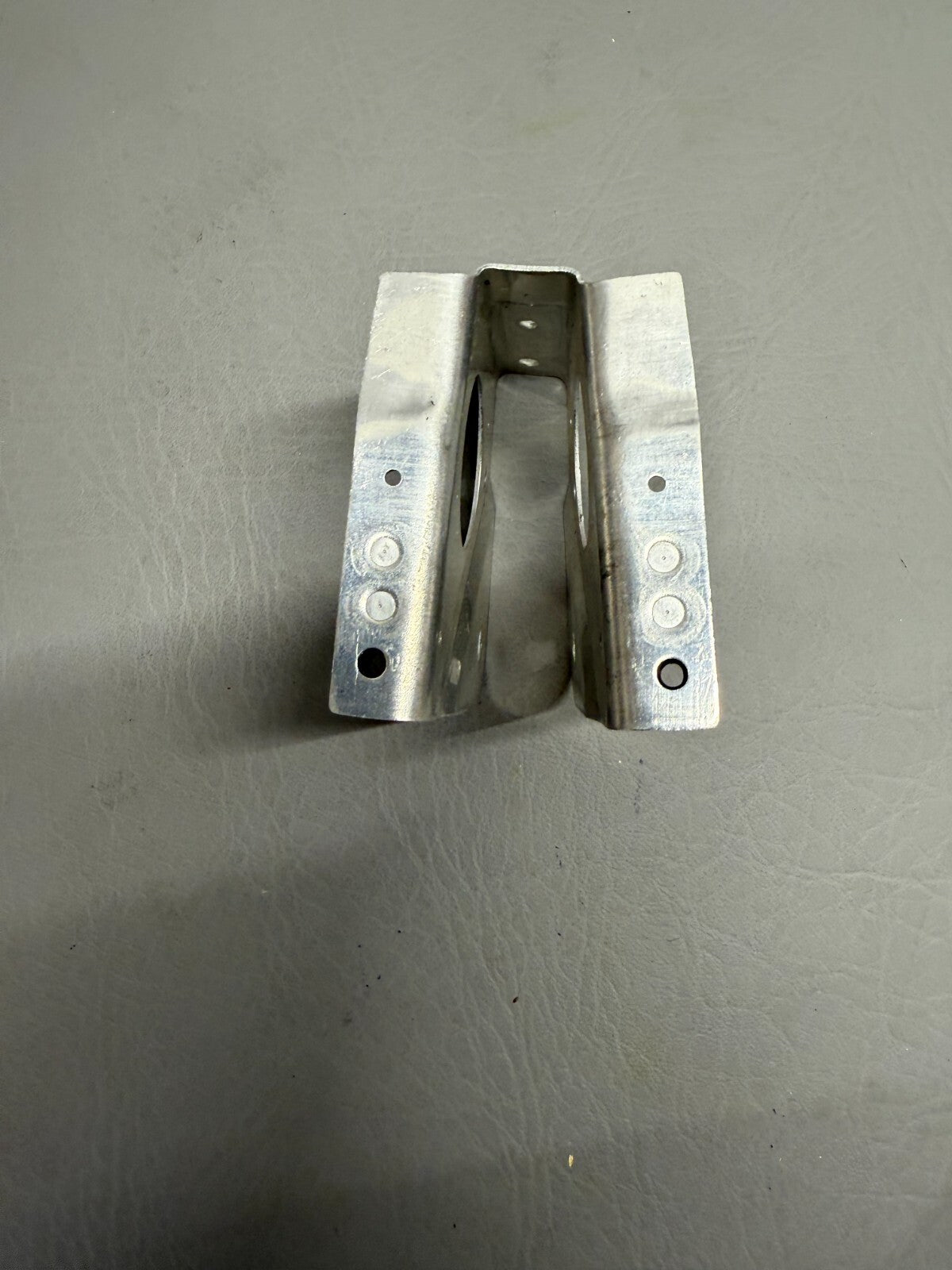 0713663-2 Cessna Elevator Bracket Pulley Left Hand Assy