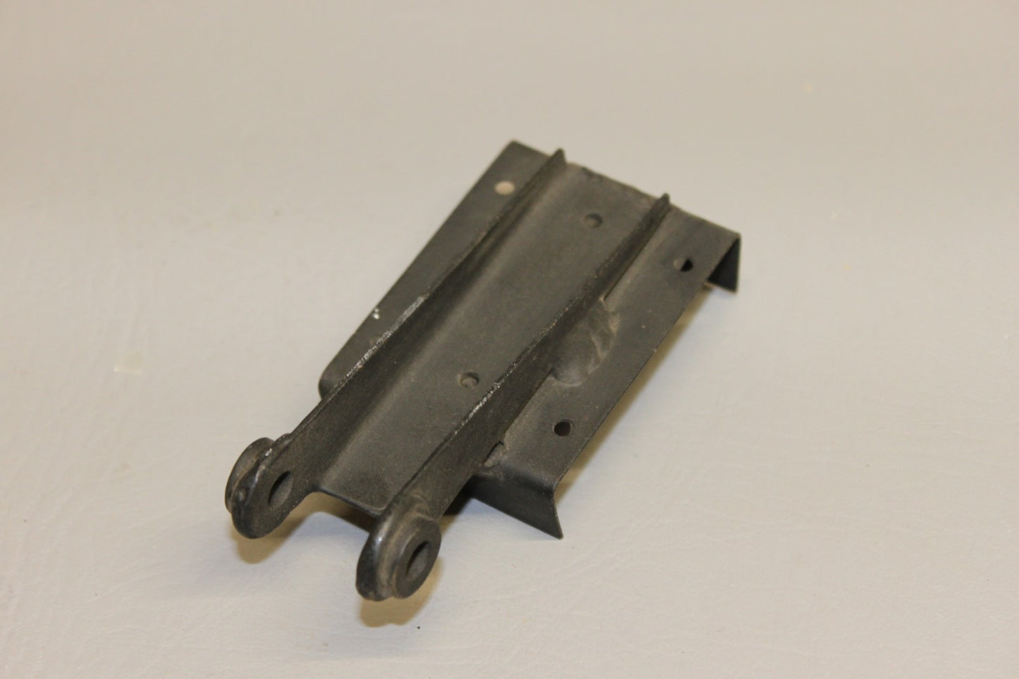 41881-002 Piper Hinge Assy