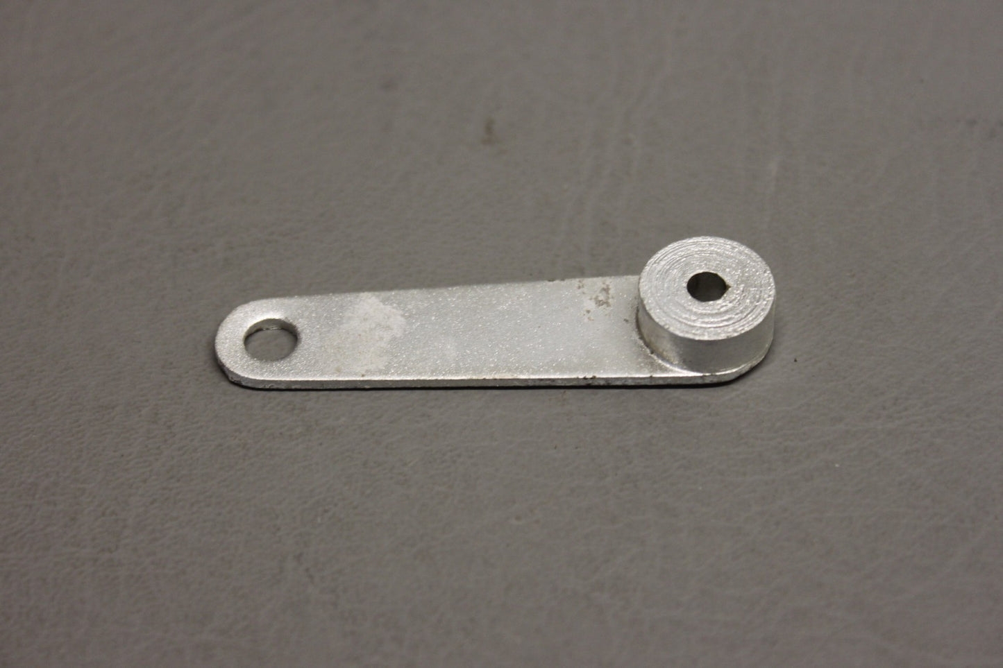 1652013-21 Cessna Arm Assy