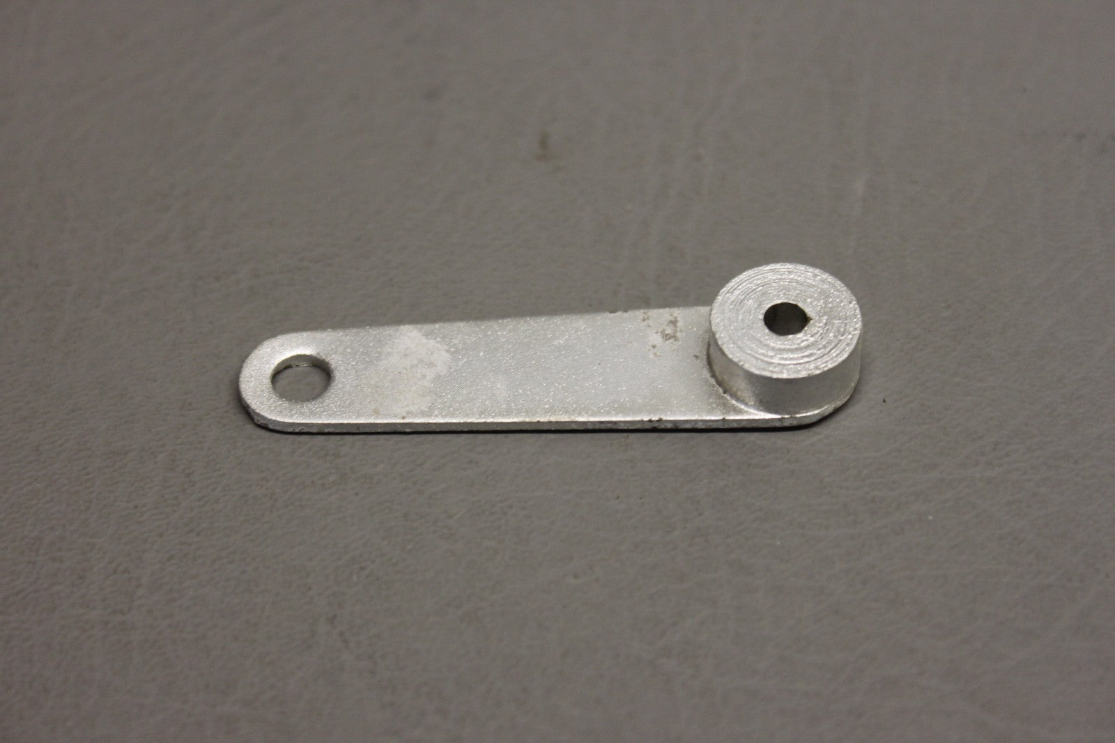 1652013-21 Cessna Arm Assy